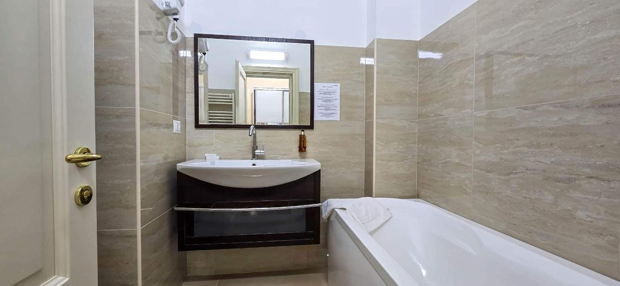 Green Park Boutique Hotel Focsani Exterior photo