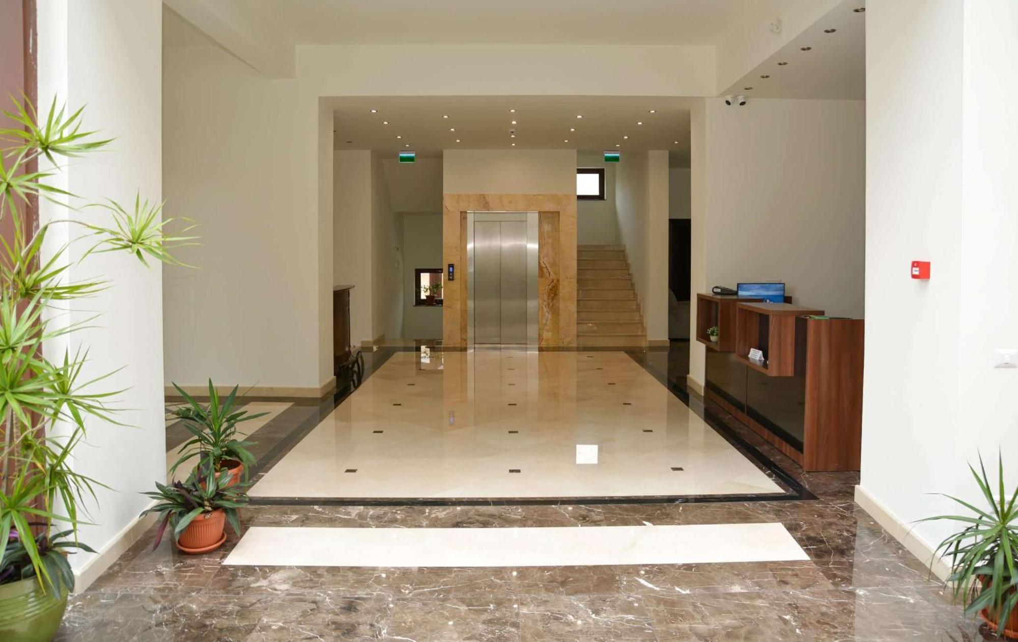 Green Park Boutique Hotel Focsani Exterior photo