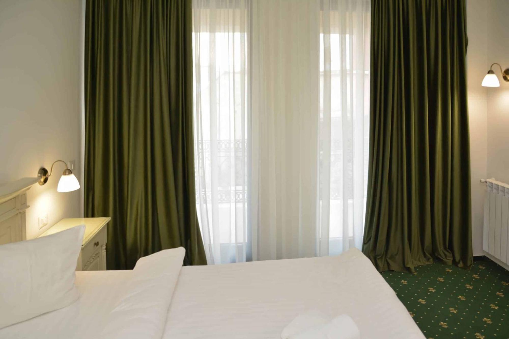 Green Park Boutique Hotel Focsani Exterior photo