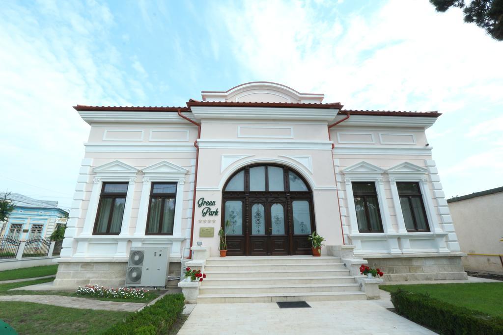 Green Park Boutique Hotel Focsani Exterior photo
